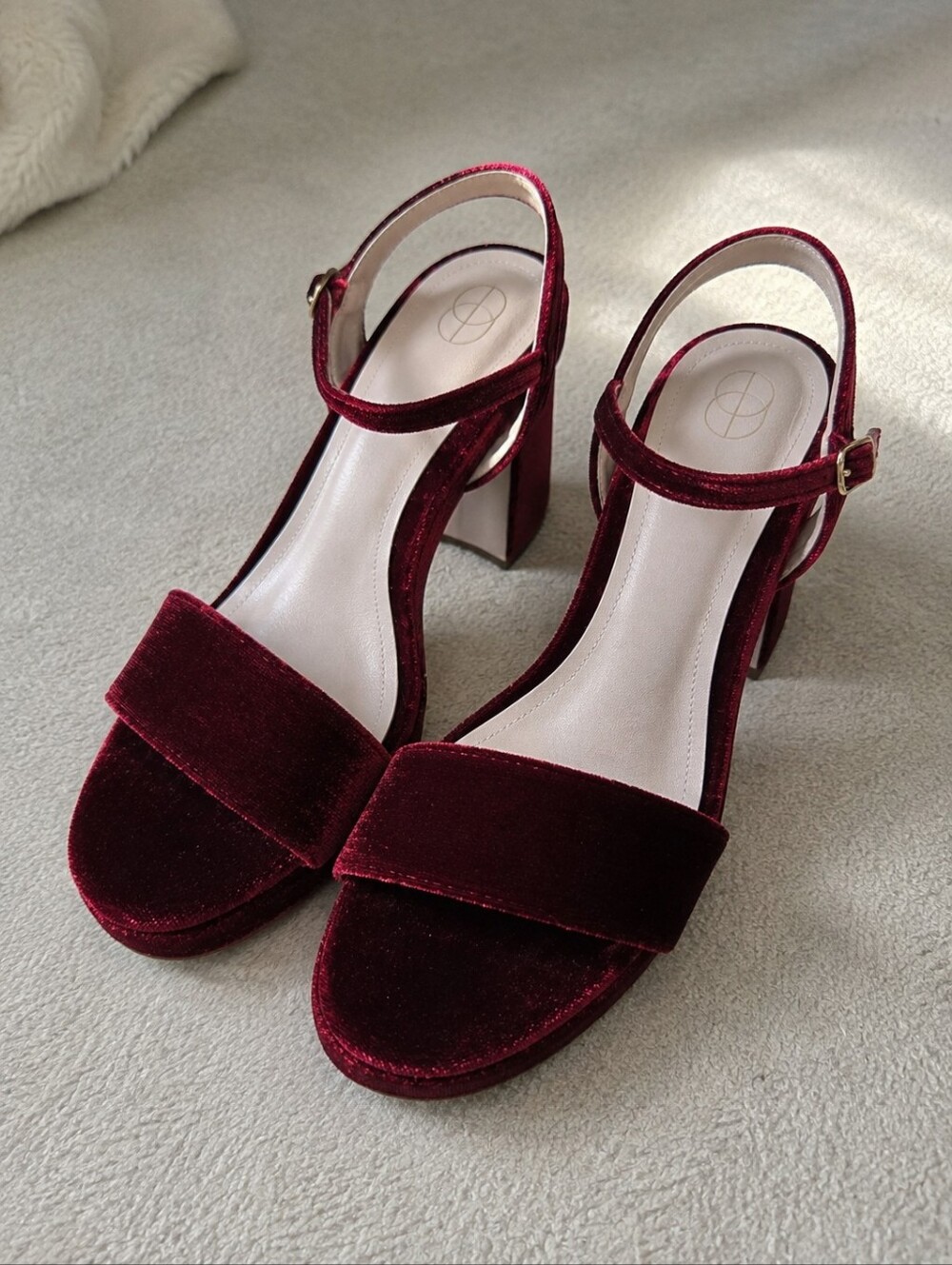 Porte & Paire Burgundy Velvet Platform Sandals Block Heels EU 39 - Good as New.